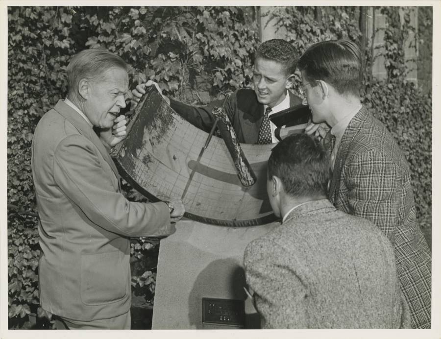 Title: Sundial next to Williams Memorial; Image ID: 10.2307/community.33677717